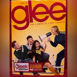 Glee The Complete First Season - 7 Disc Set - DVD - 2 Hours‎ of New Material EUC